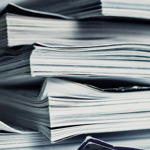 stos grubych książek